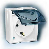 Simon15 Aqua Белый Розетка 1-я с/з с крышкой с защитными шторками наружная,IP54 (1594432-030)